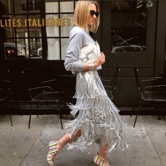 💥INSANELY BEAUTIFUL!💥Roaring 20s Vibe Tatiana Fringed Sequin Skirt in Silver - Picture 6 of 16